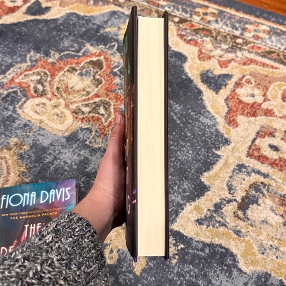 Book Bundle 📚 - Picture 4 of 5